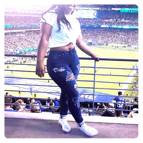 Darling Distressed Denim - Picture 3 of 4